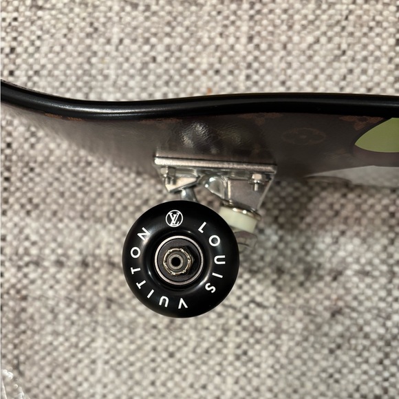 ***SOLD*** Louis Vuitton X Murakami 2025 SuperFlat Skateboard- NIB - Picture 10 of 13